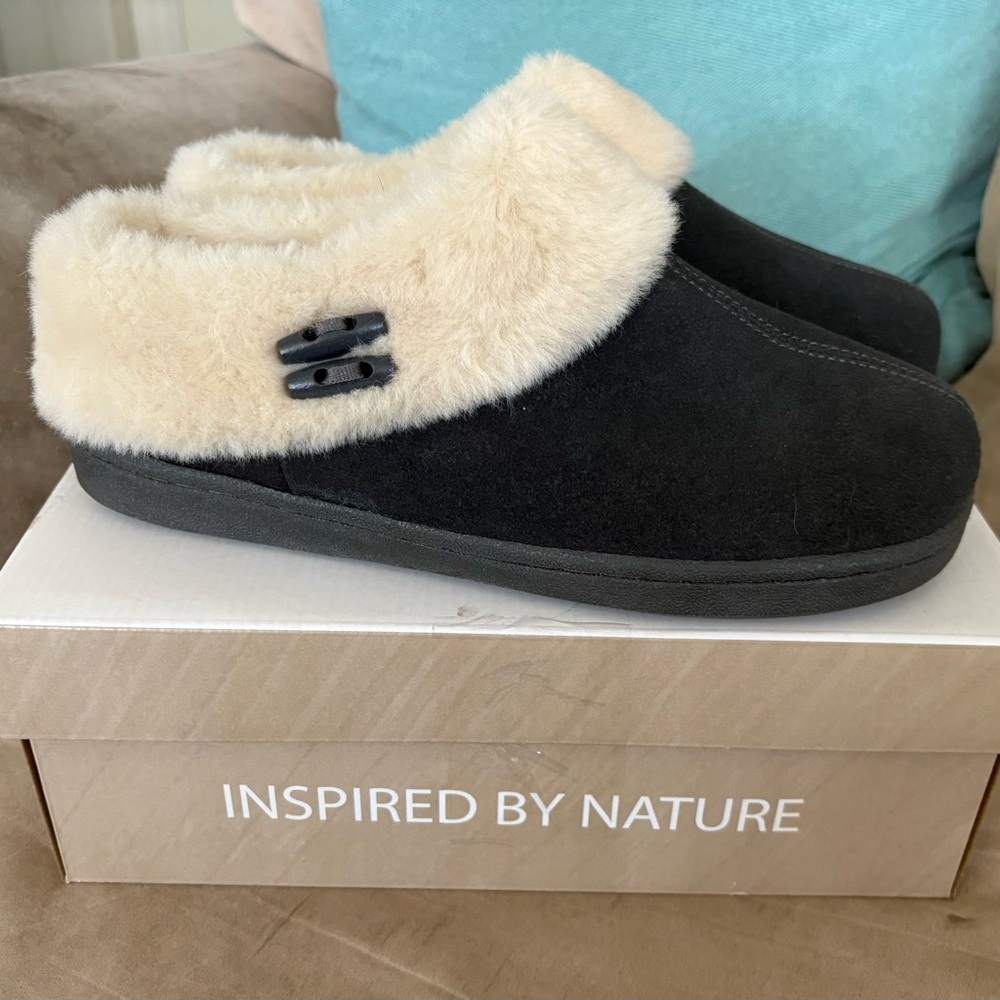 Natural Reflections Women's Gray and Cream Slippers